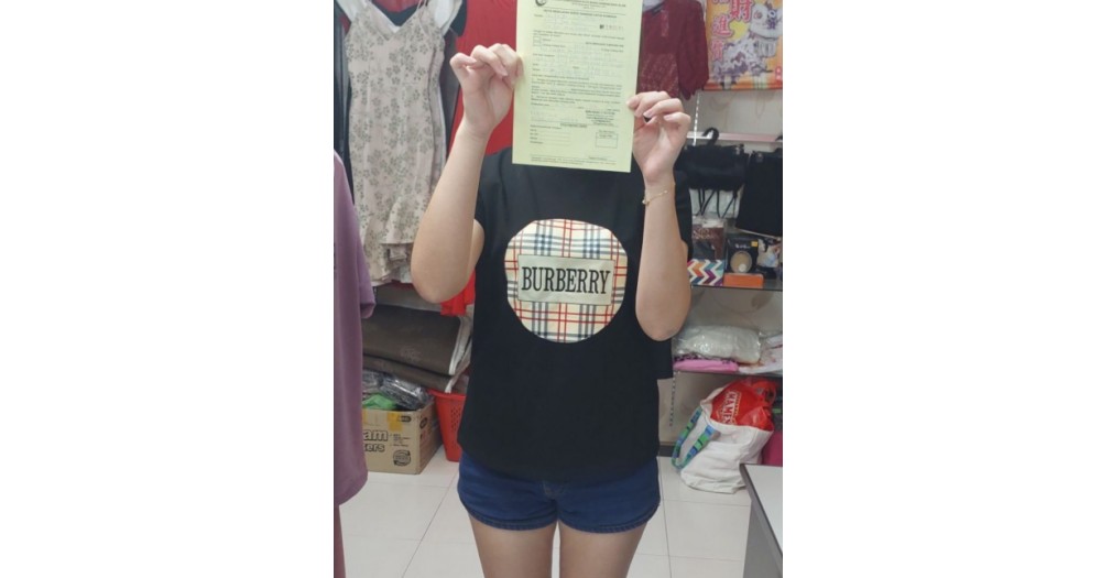 店內穿T-恤配短褲 華裔女業主遭開罰