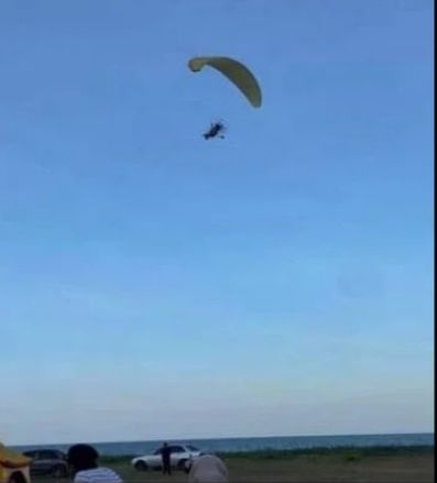 滑翔傘引擎故障 兩人墜海1死1傷