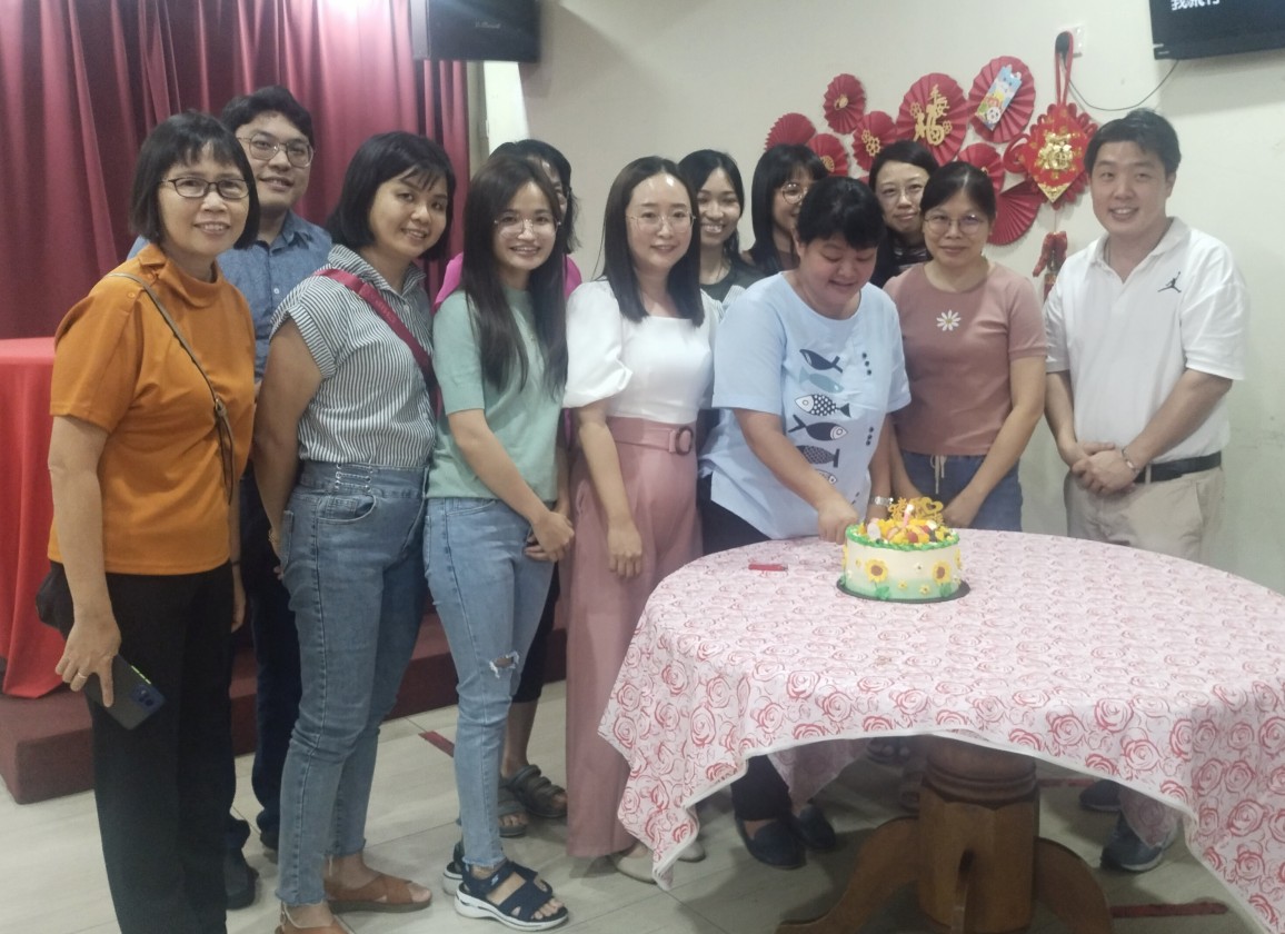 巴音新村华小 筵开5席庆教师节