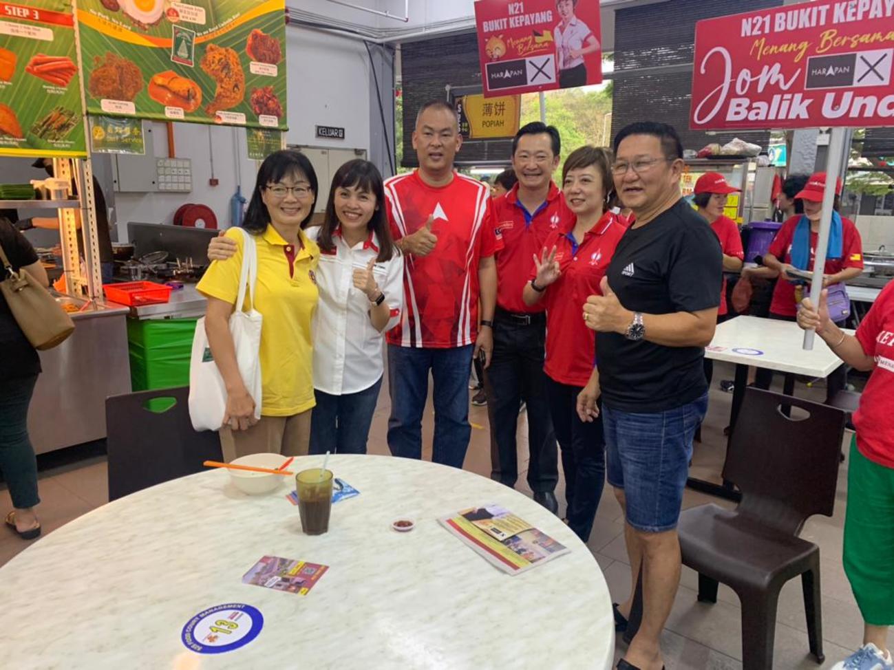 张念群莅临芙蓉 与萧妙光陈丽群拜票