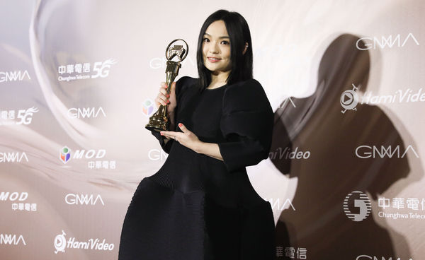 金曲奖徐佳莹夺最佳作曲 林俊杰自弹自唱忆恩师
