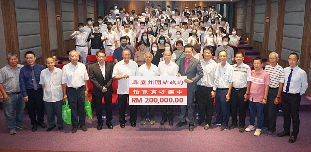 育才獨中獲霹靂政府20萬撥款