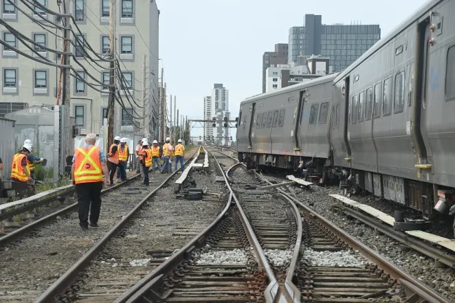 美国纽约火车脱轨