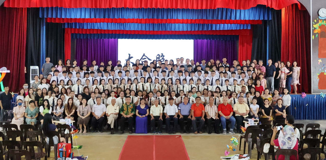 培华107高三学生成年礼 陈苏潮劝勉饮水思源