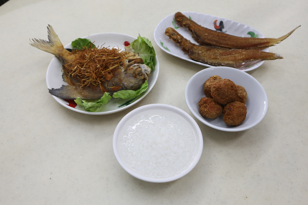 太平瓦煲海鲜粥