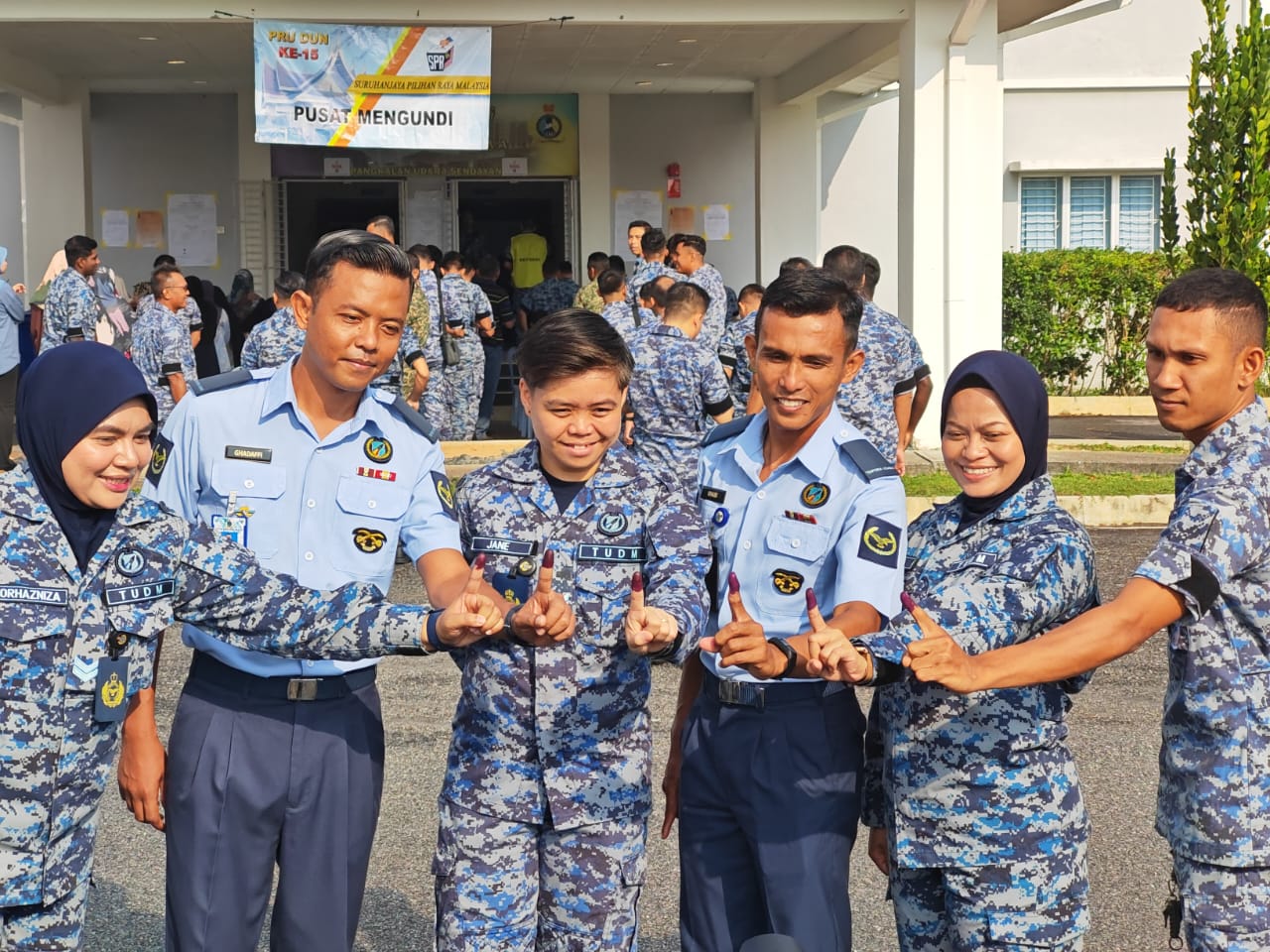 軍警提前投票 截至3pm投票率逾90%