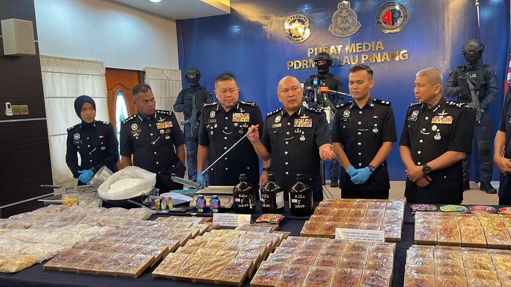 槟警捣破公寓炼毒室 起578万令吉名牌毒品