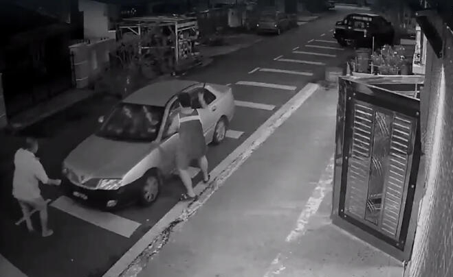 獅城阿窿新山討債 跑腿上門潑漆車被砸