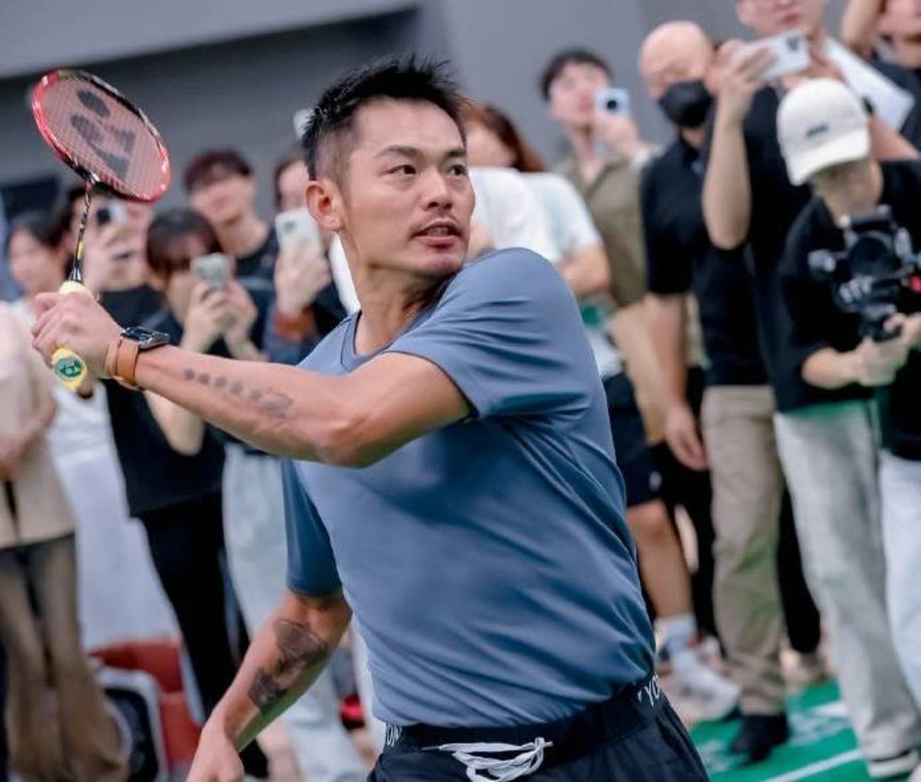 林丹體驗智能手表功效