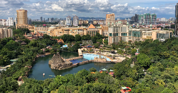 资产与经常性收入扶持 产业股估值溢价看涨