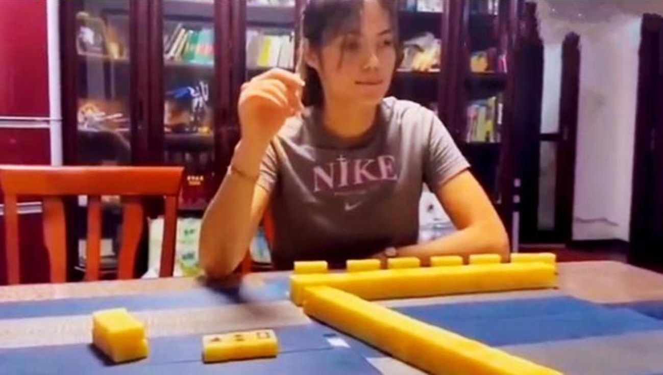 康复期间到沈阳探亲  拉杜卡努迷上打麻将