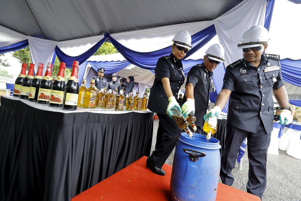 总值逾21万 雪州警方毁8结案证物