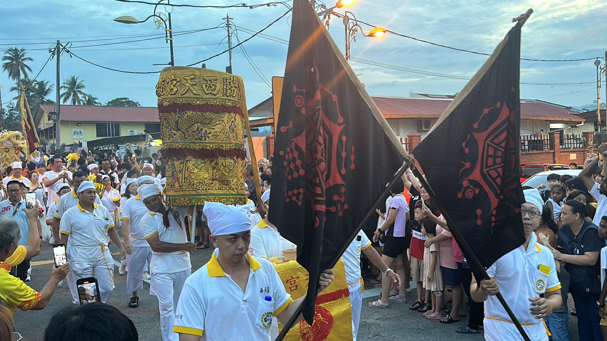 九皇爷巡境大游行  数千民众恭迎圣驾
