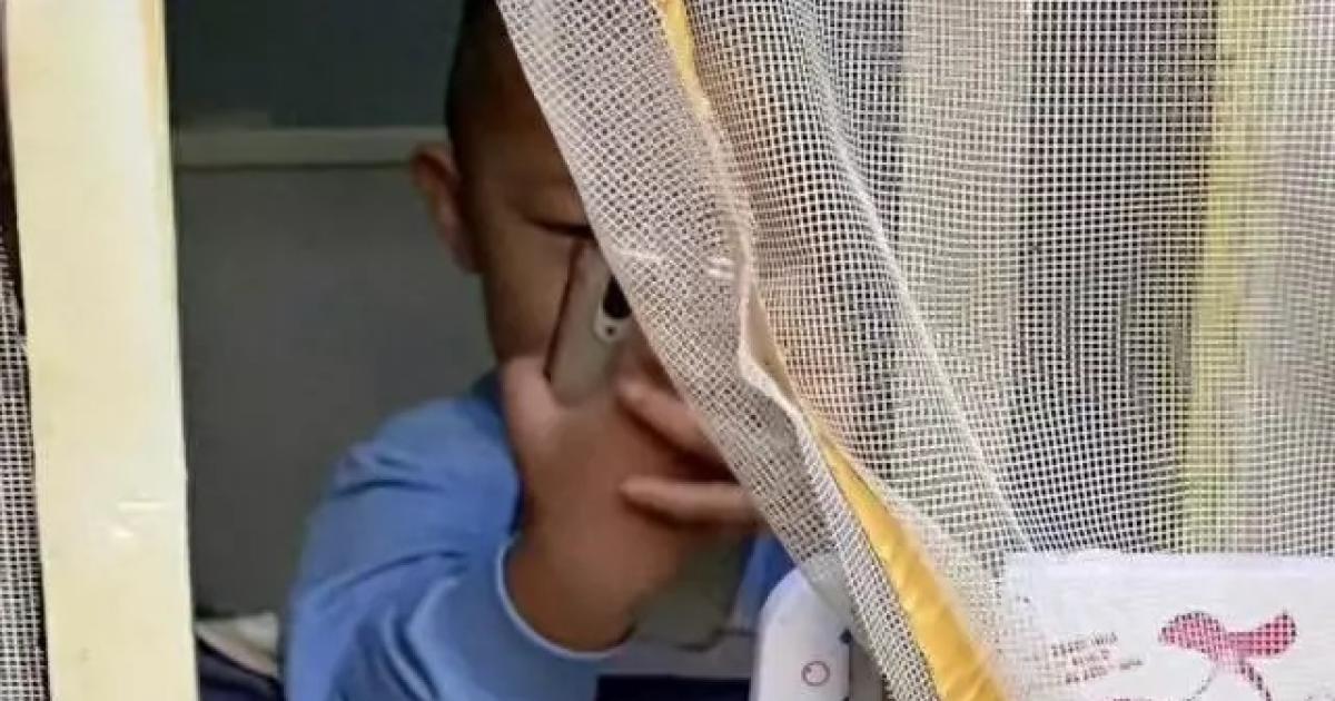 2歲童獨自被鎖家中3天 趴窗不停喊“爸爸”才被發現