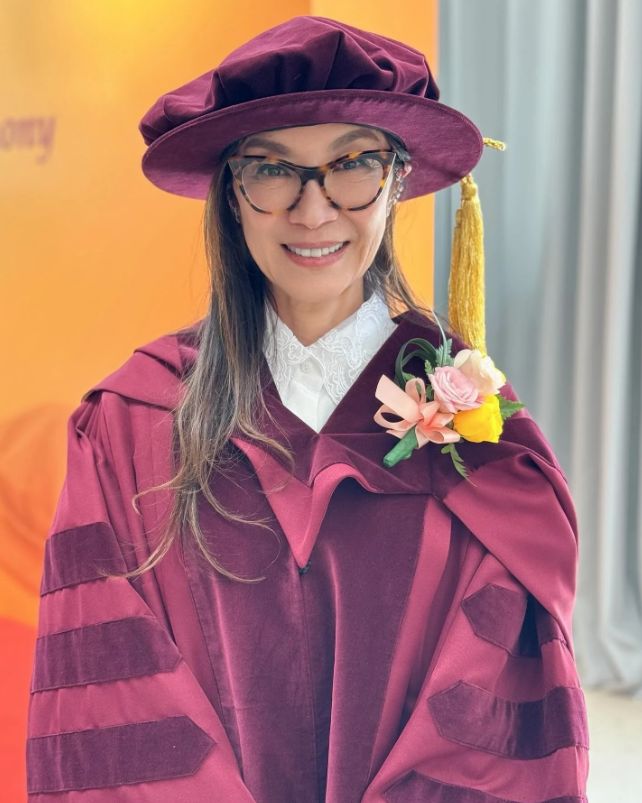 杨紫琼获颁授荣誉博士 