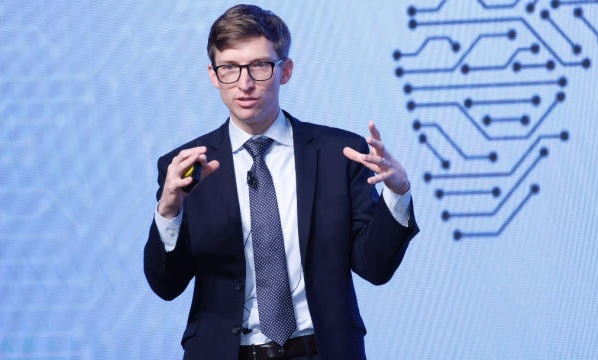 《芯片战争》作者:中国若封锁台湾 “全球经济恐损失数兆美元”