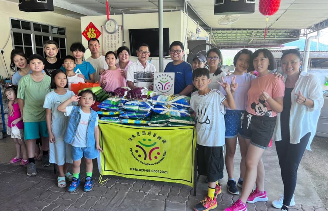 杨生泉偕汝来4家庭 访恩典乐龄之家送暖