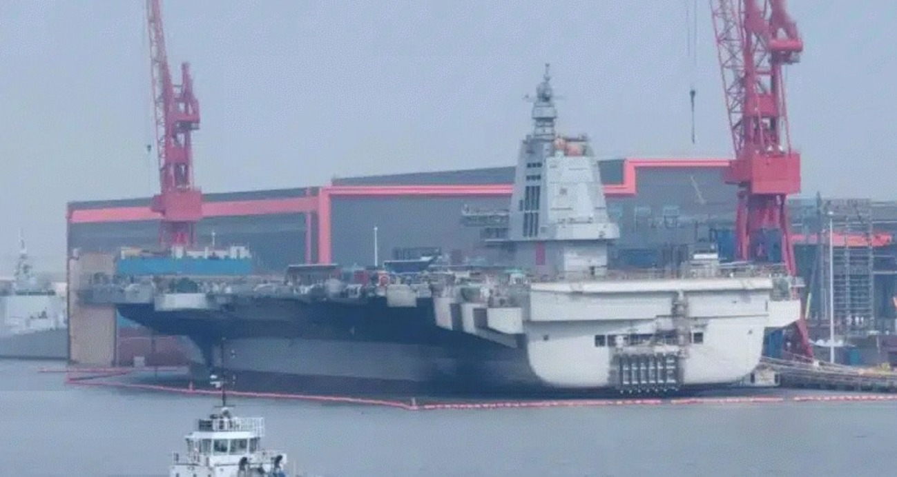 中国航母福建号测试电磁弹射