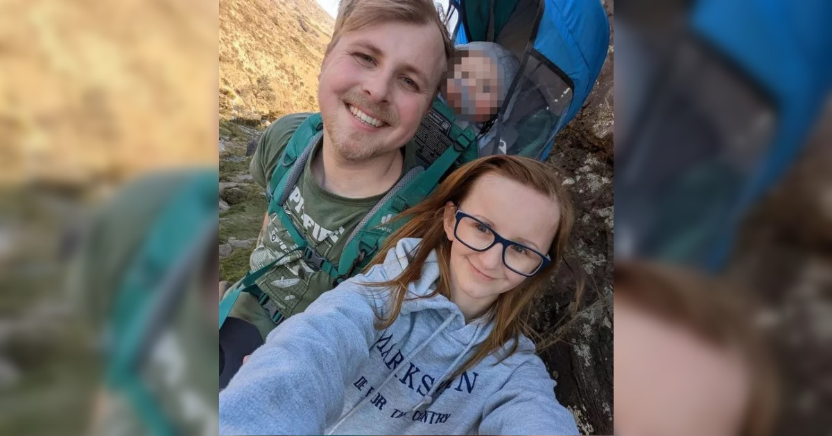 她罹罕病永保童颜 挺肚约会丈夫被骂是恋童癖