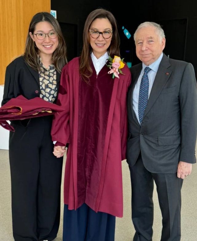 杨紫琼获颁授荣誉博士 