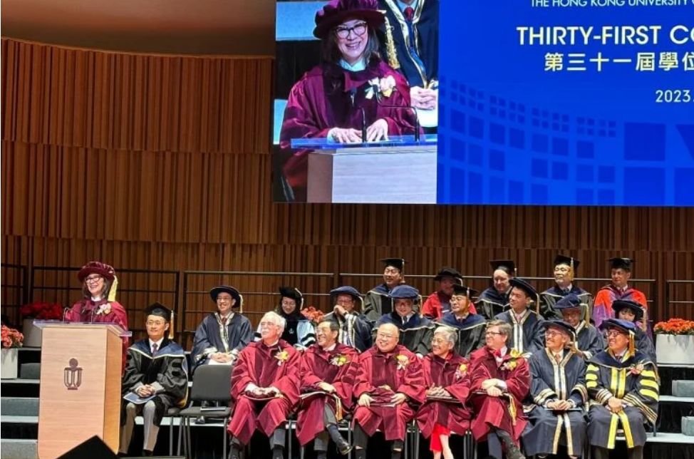 杨紫琼获颁授荣誉博士