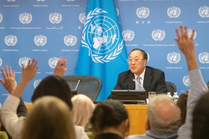 中国常驻联合国代表 送各国鲁班锁寓意和平