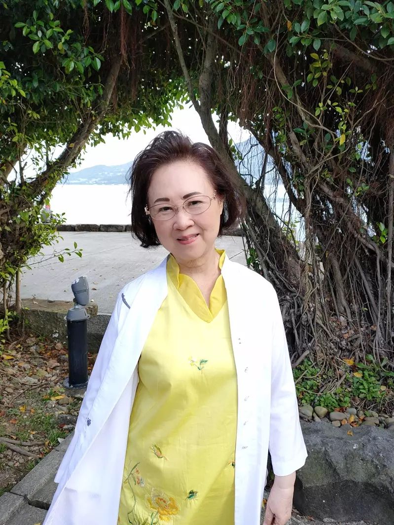 赵薇现身林青霞懊恼 群星哭喊琼瑶谢恩