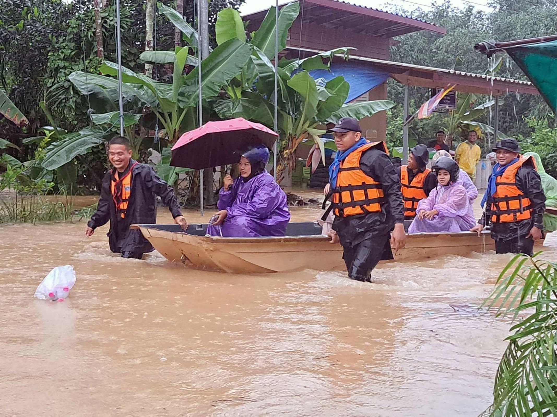 低温多雨迎寒潮 东南亚多国凉爽至元旦