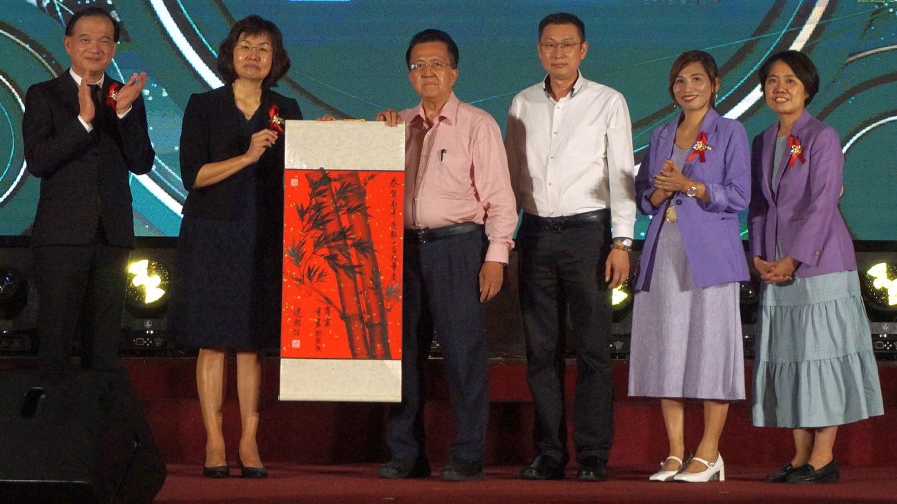 百年报庆