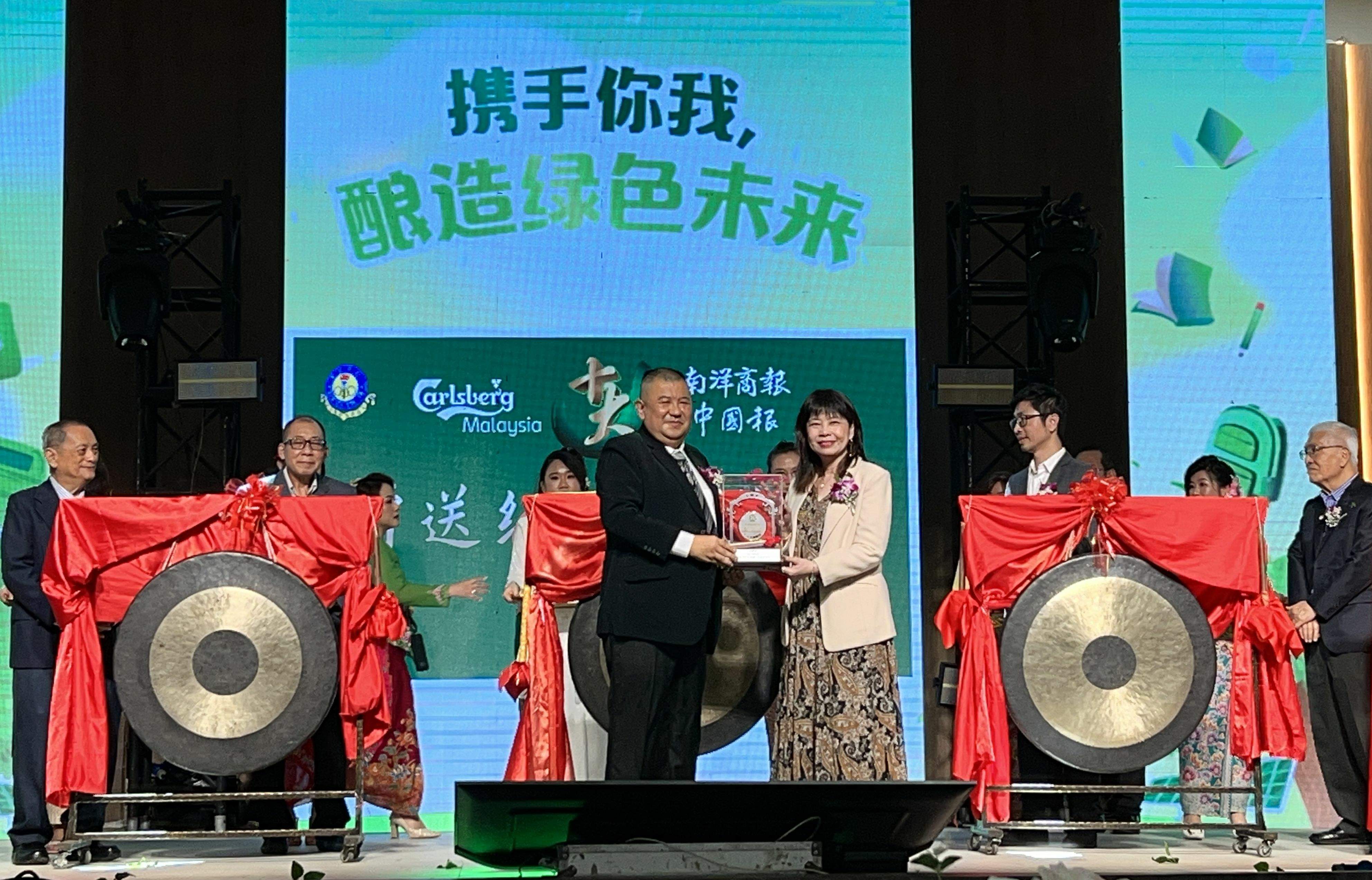 林慧英：学校筹款足 需教部批准才能建设