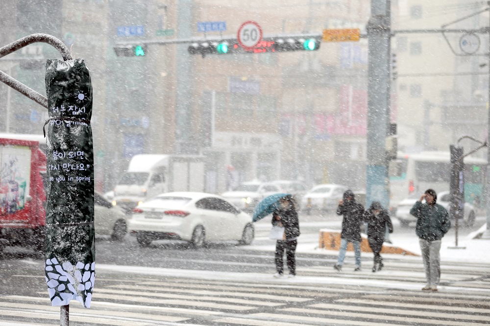 韩国将迎今冬以来最冷一天 济州岛大雪纷飞
