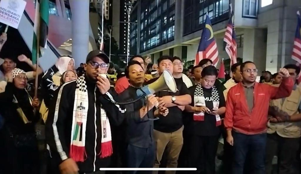 上百人聚集美国大使馆 逾60党团声援巴勒斯坦