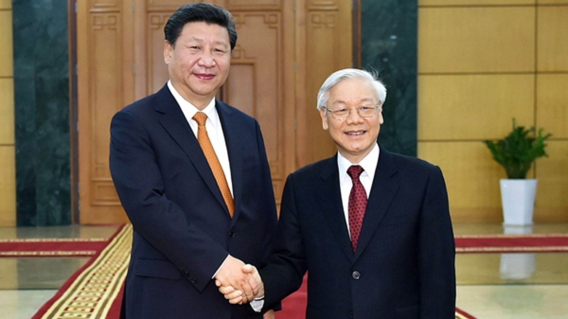 见证签署合作文件  习近平访越南晤阮富仲