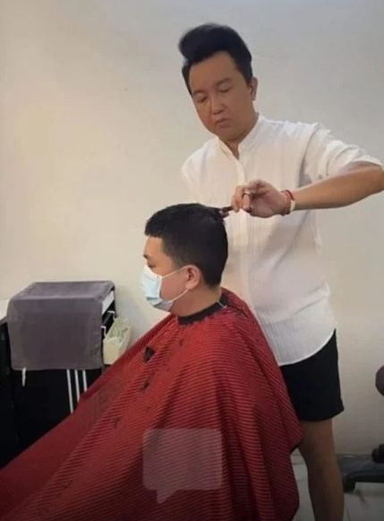 网红理发师何国兴
