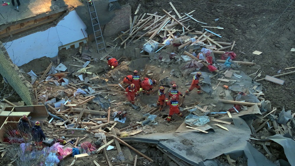 甘肃地震126死 低温黄金救援时间不到72小时