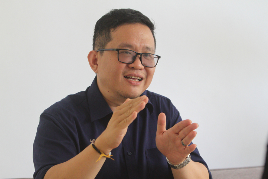 李健友