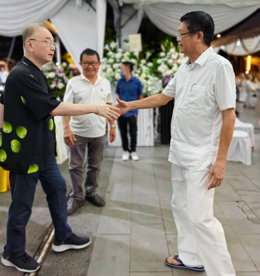 魏家祥率馬華中央領袖 往陳章成妻子靈堂吊唁