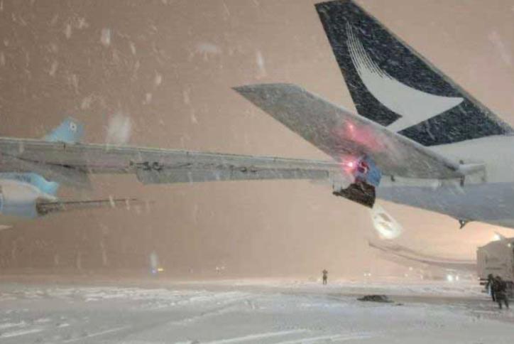 日本新千岁机场撞机事故 因拖车积雪打滑造成