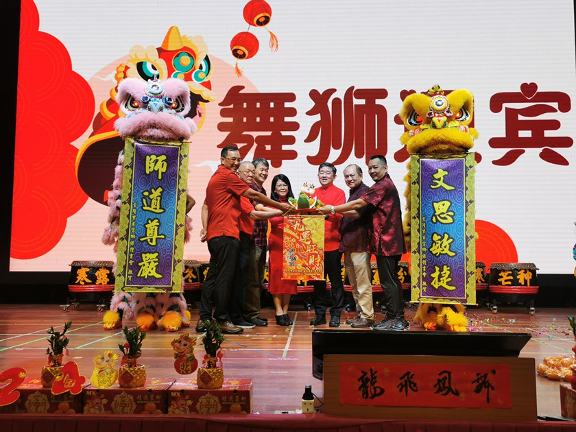 隆民义华小大团拜年味十足