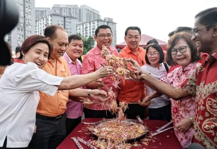文良港十二楼巴刹小贩公会 团拜迎春逾千人同欢