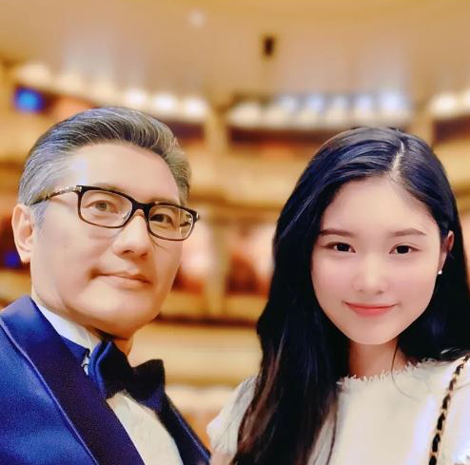 用AI“复活”病逝爱女 包小柏夫妻关系终破冰