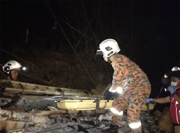 货卡坠山谷 酿1死4伤
