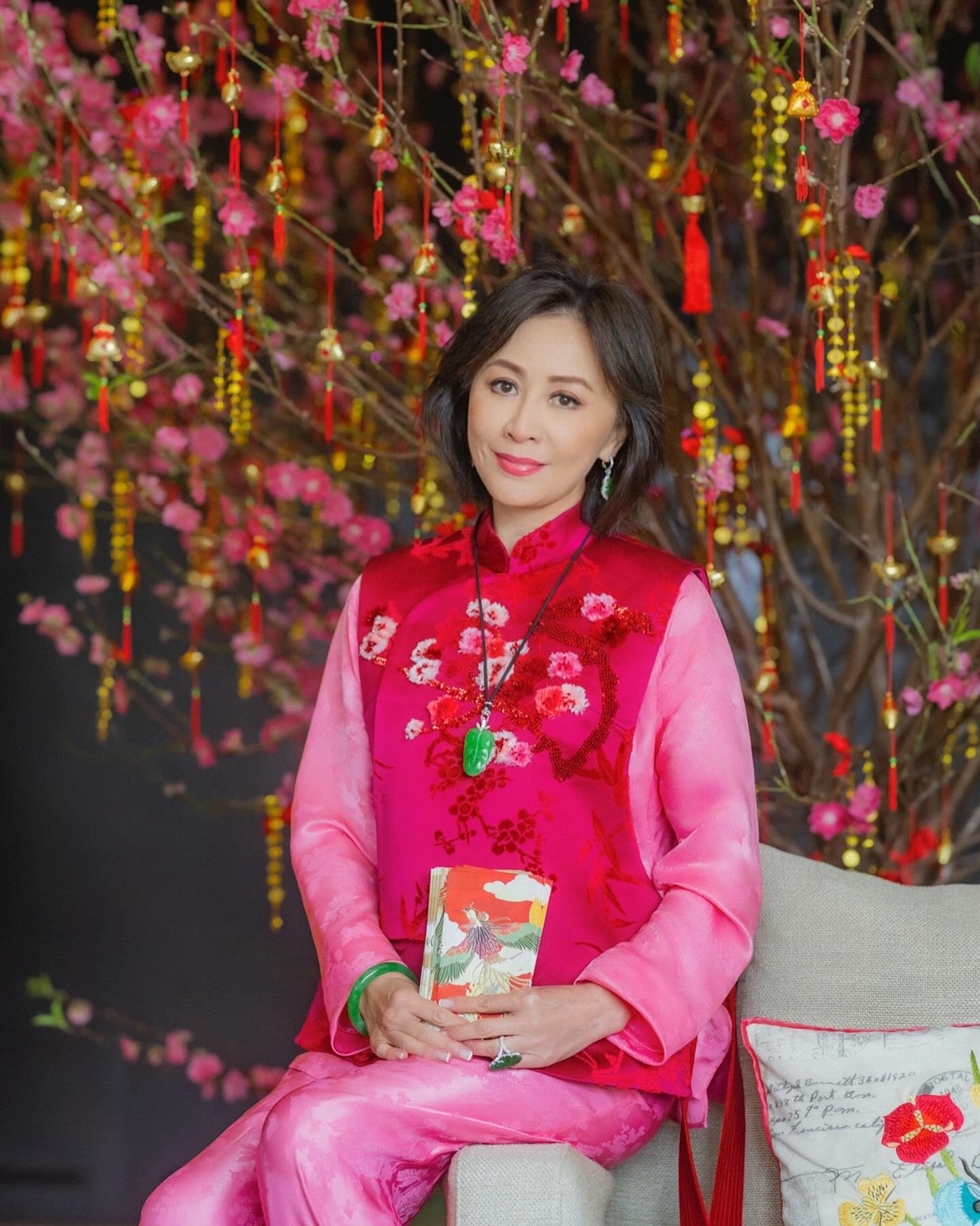 刘嘉玲因为故友  新年家中必备巨型桃花