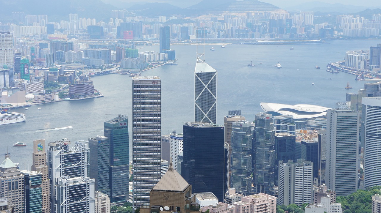 高收入者中招  香港增税减赤字