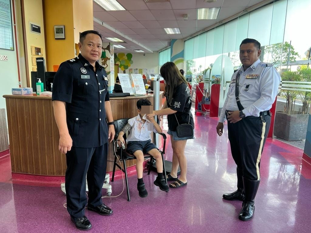 患心脏病儿送医遇车龙 父感谢迎元首警车助护送