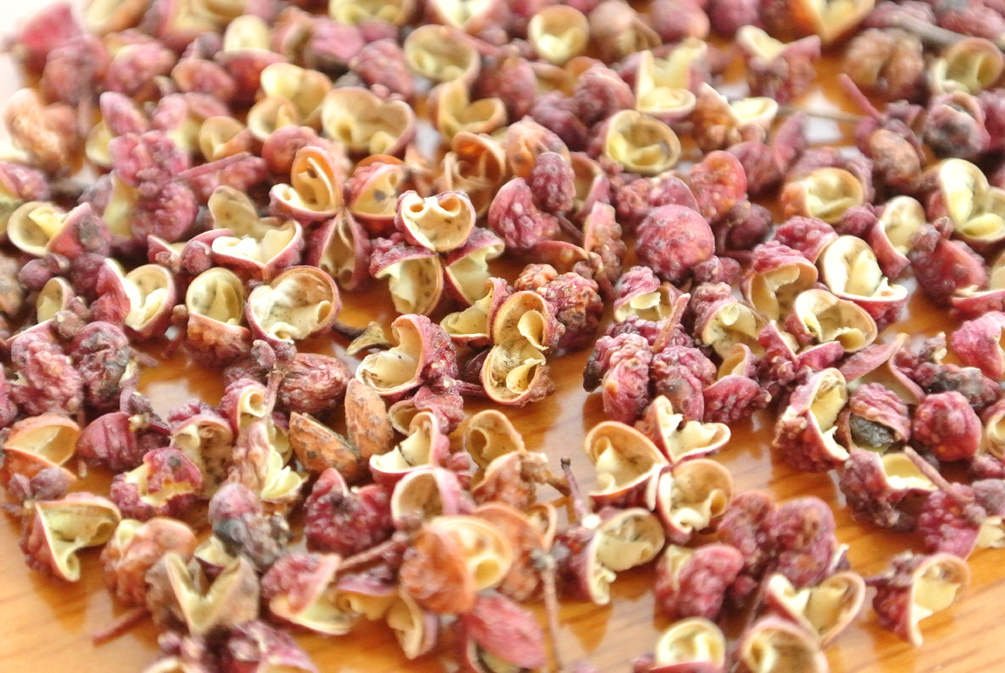 年节喜气 花椒红彤彤