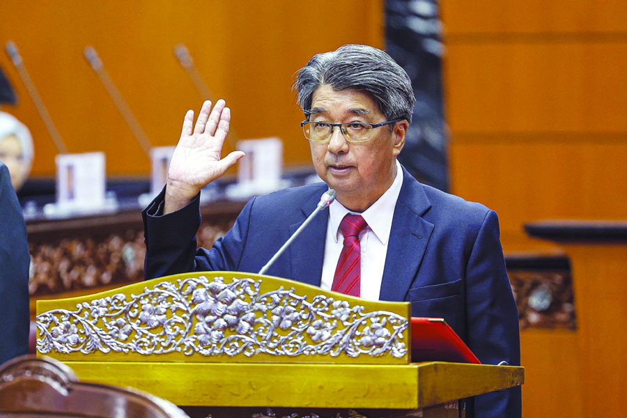 古乃光宣誓連任上議員