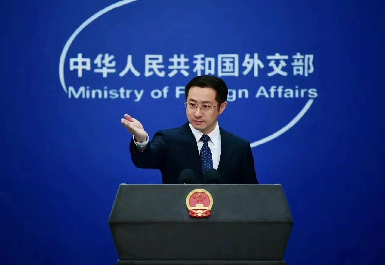 首次主持例行记者会 林剑任中外交部新任发言人