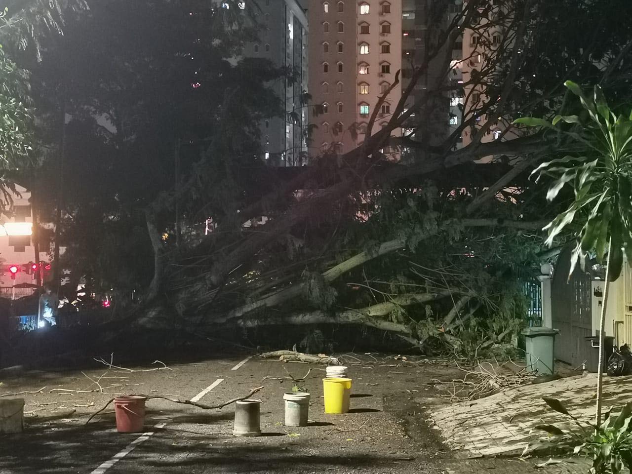雪隆暴雨 大城堡
