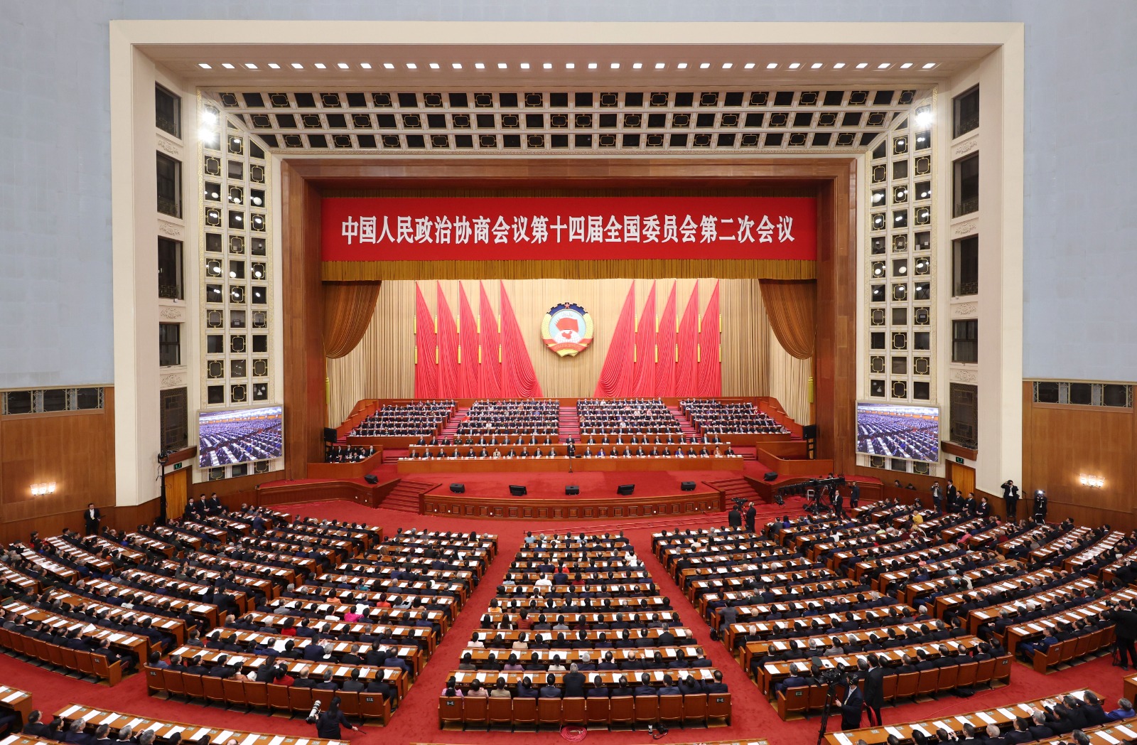 【中国两会】全国政协闭幕 王沪宁首份工作报告全票通过